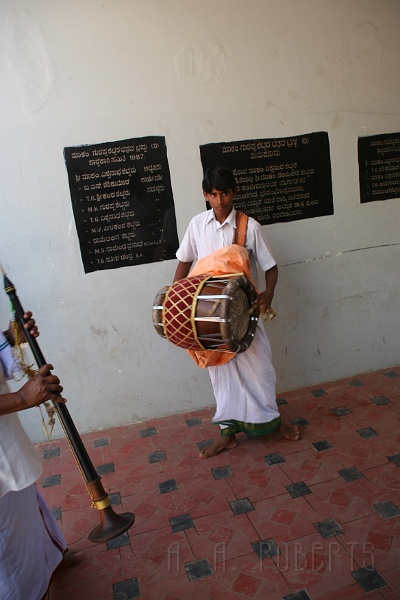 IMG_4984.JPG - This is the Indian equivalent of Keith Moon (for all you Who fans).